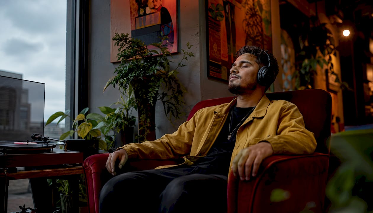 Man enjoying nighttime lo-fi R&B with headphones