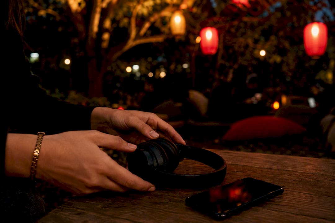Headphones and smartphone suggest remote group listening
