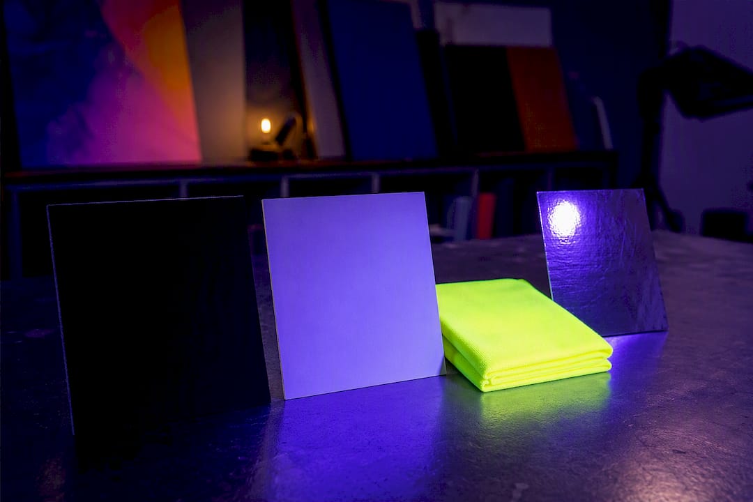 Surface samples showing different UV reflection