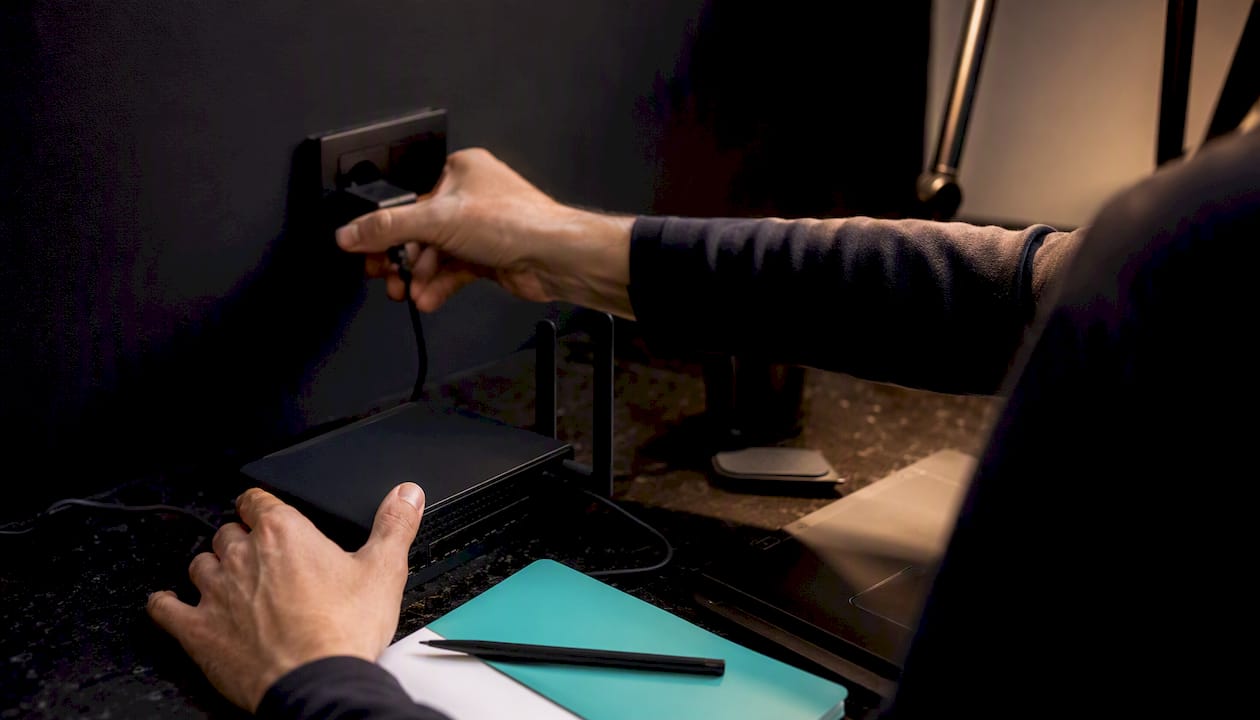 Hands connecting network security device