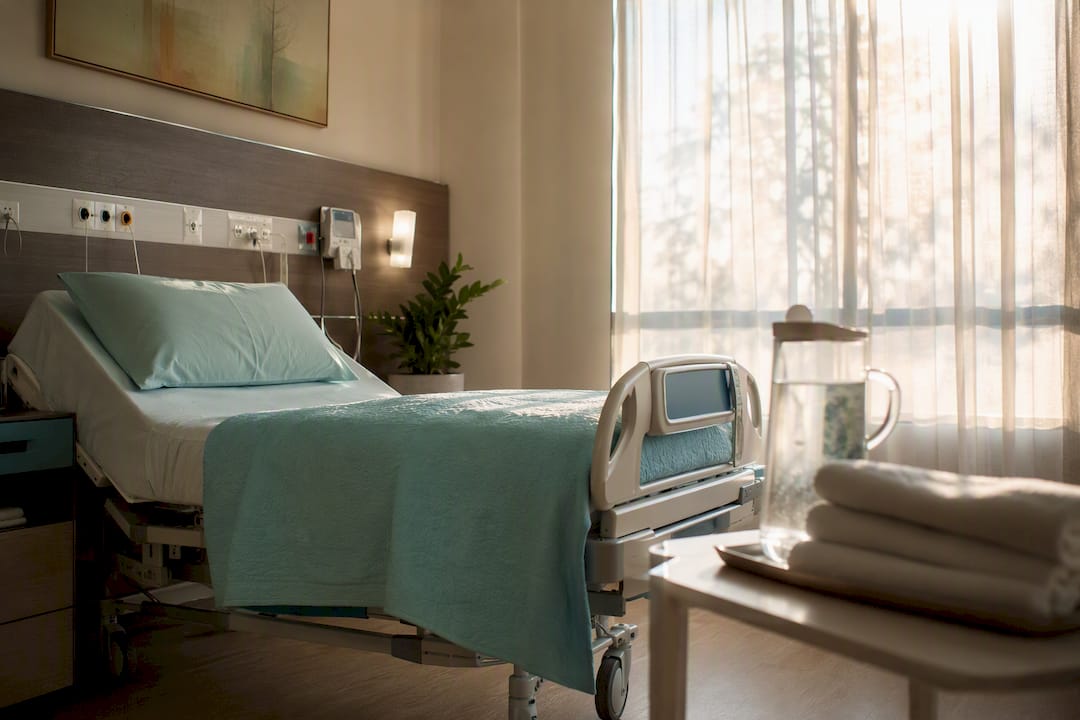 Bariatric surgery recovery hospital bed setup