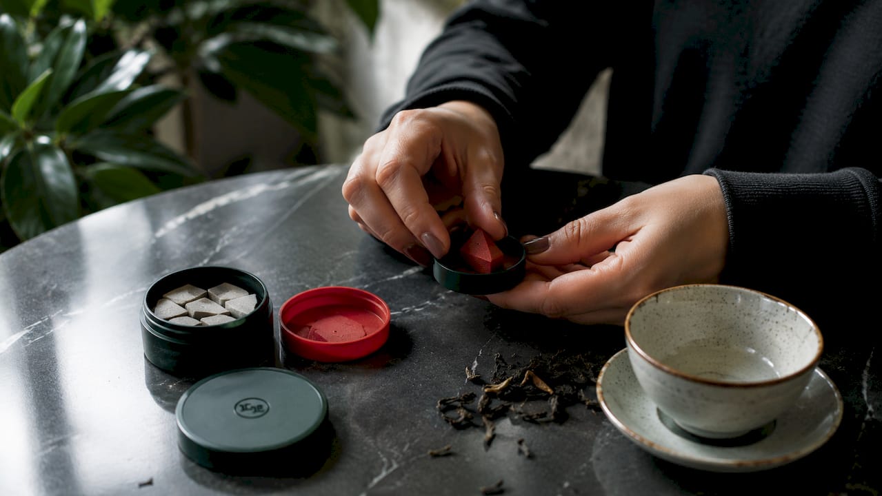 Hands choosing alternative nicotine products