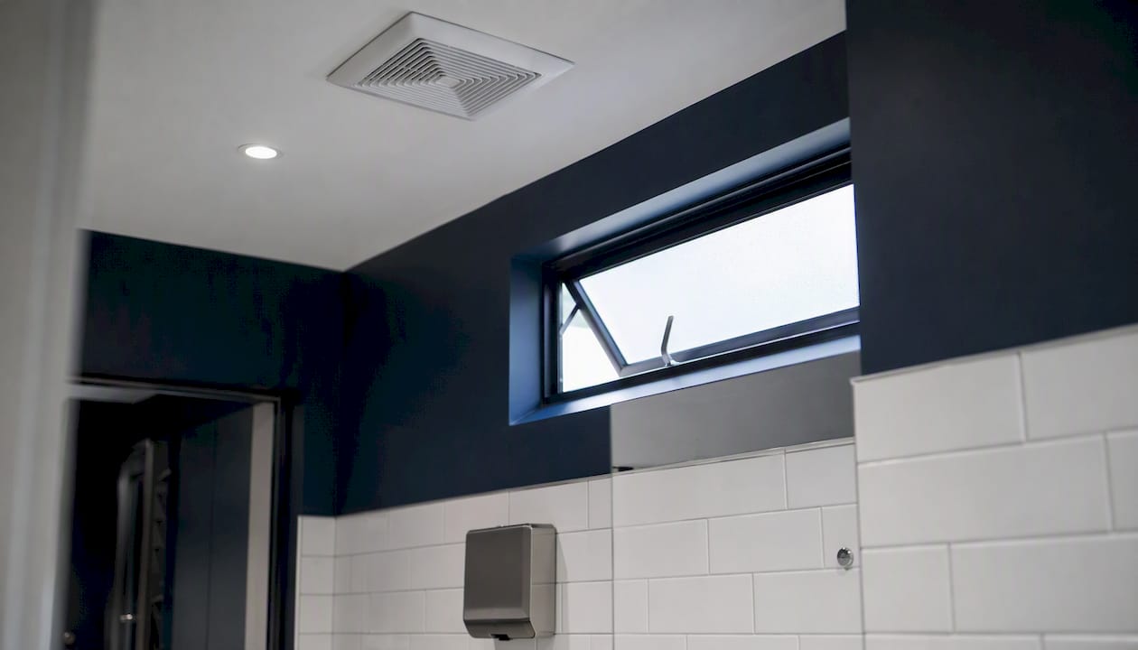 Ventilated commercial washroom with extractor fan and window
