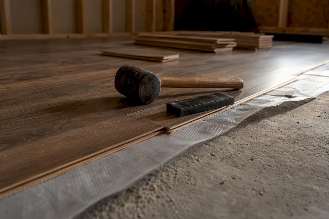 Floating hardwood floor layers on concrete subfloor