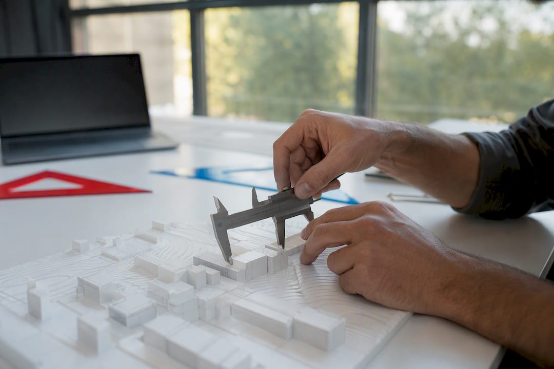 Hands measuring model site base point