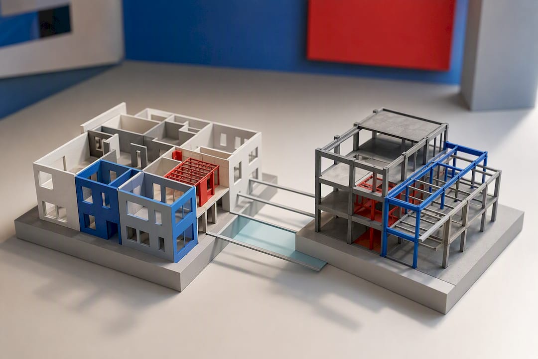 Host and linked models aligned by phases
