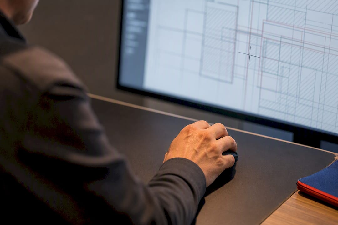 CAD cursor over overlapping drawing objects