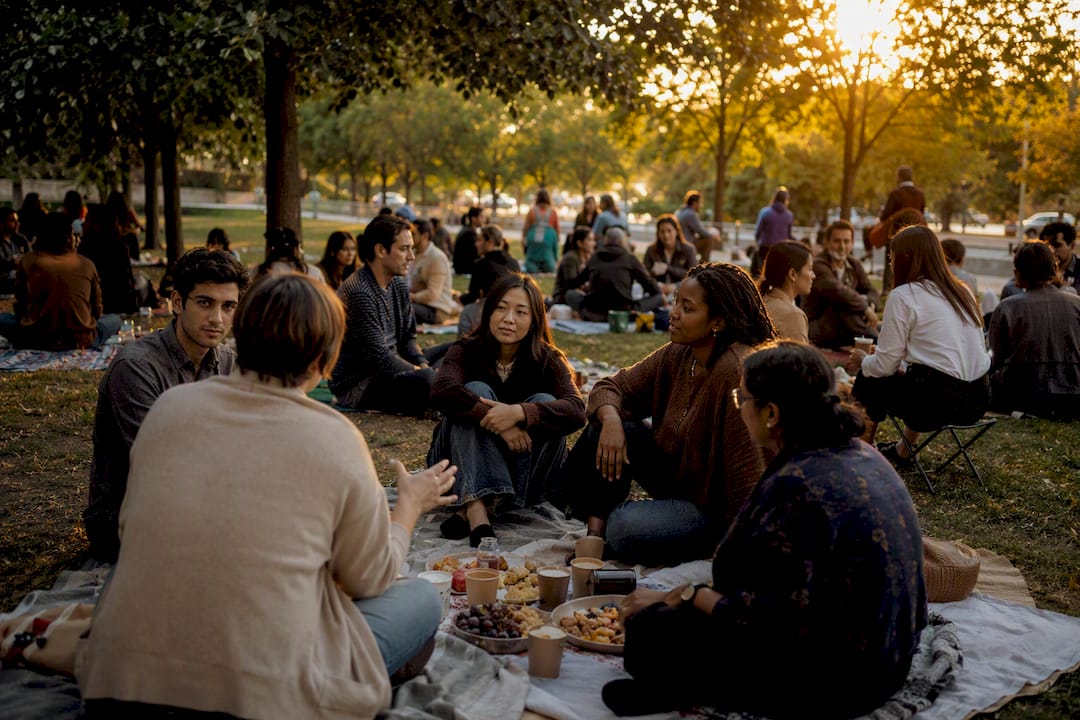 Encuentro comunitario multicultural al aire libre