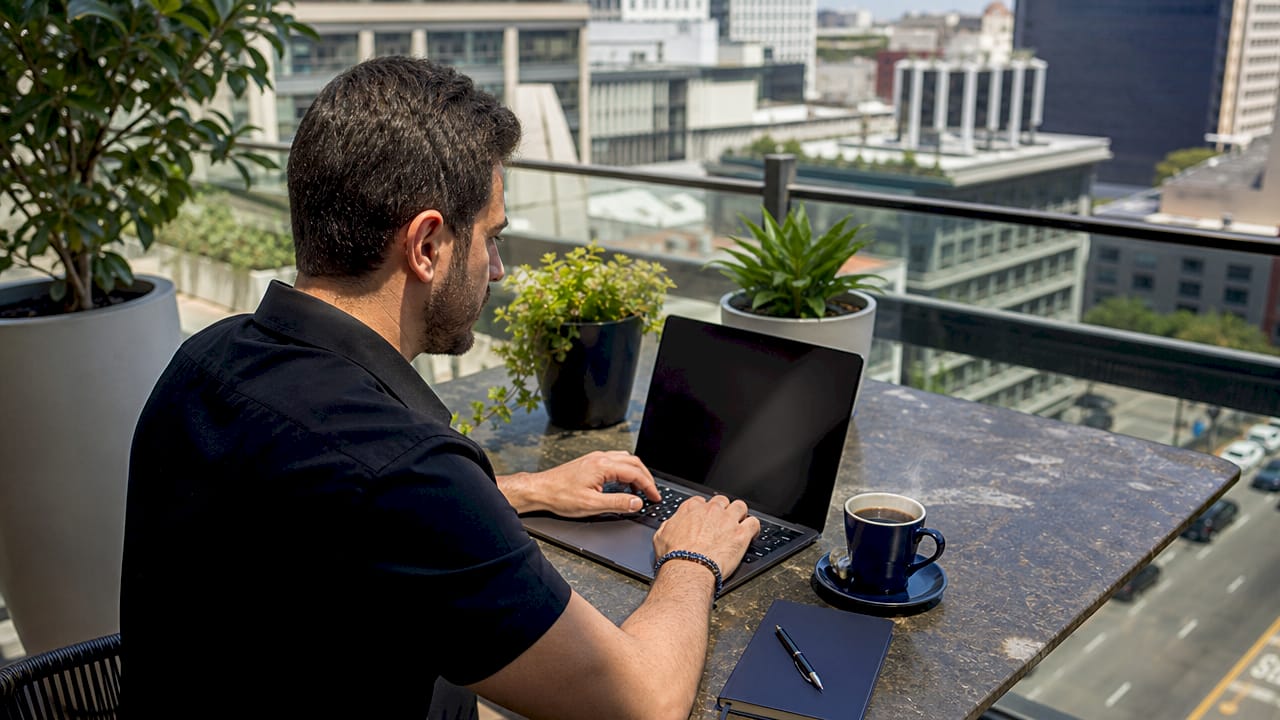 Expert en informatique chargé d’optimiser l’intégration et la synchronisation des outils métiers au sein de l’entreprise.