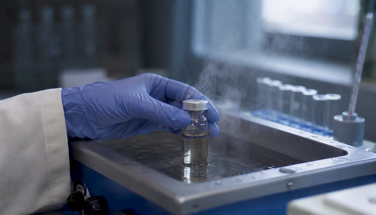 Heated collagen hybridizing peptides solution in vial
