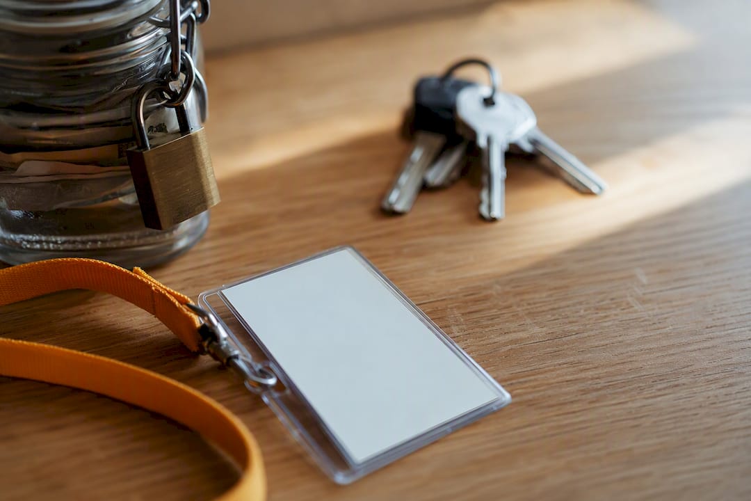 Objets symbolisant des méthodes alternatives de vérification des locataires