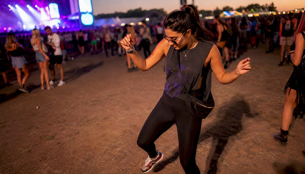 Sporty-chic concert outfit walking outdoors