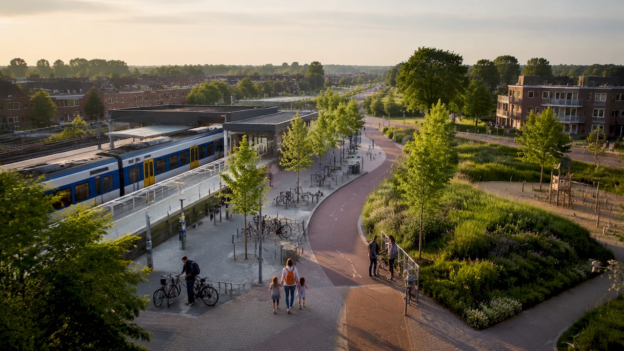 Luchtfoto van een woonwijk op loopafstand van het station en diverse voorzieningen