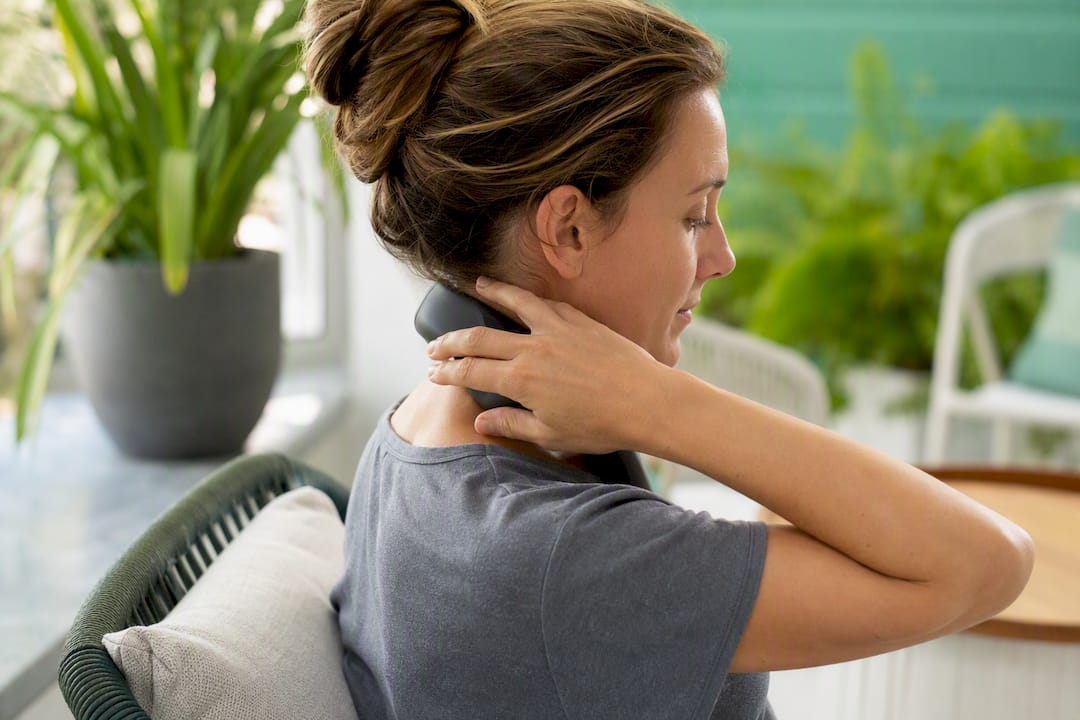 Hands placing neck therapy device