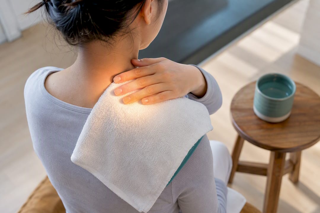 Heating pad warming neck muscles