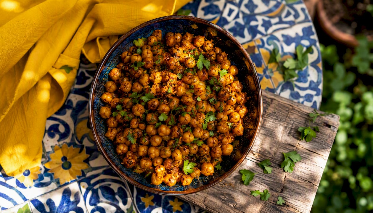 Bowl of seasoned roasted chickpeas