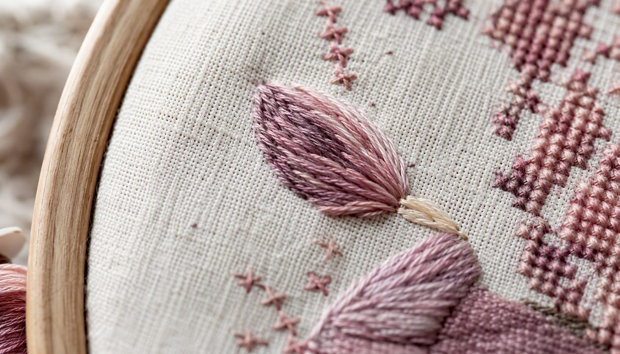Detailed embroidered petal with three-quarter stitches