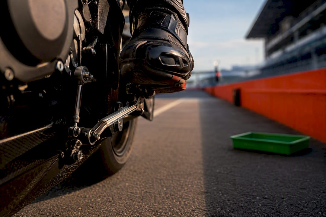 Rider operating motorcycle quickshifter linkage