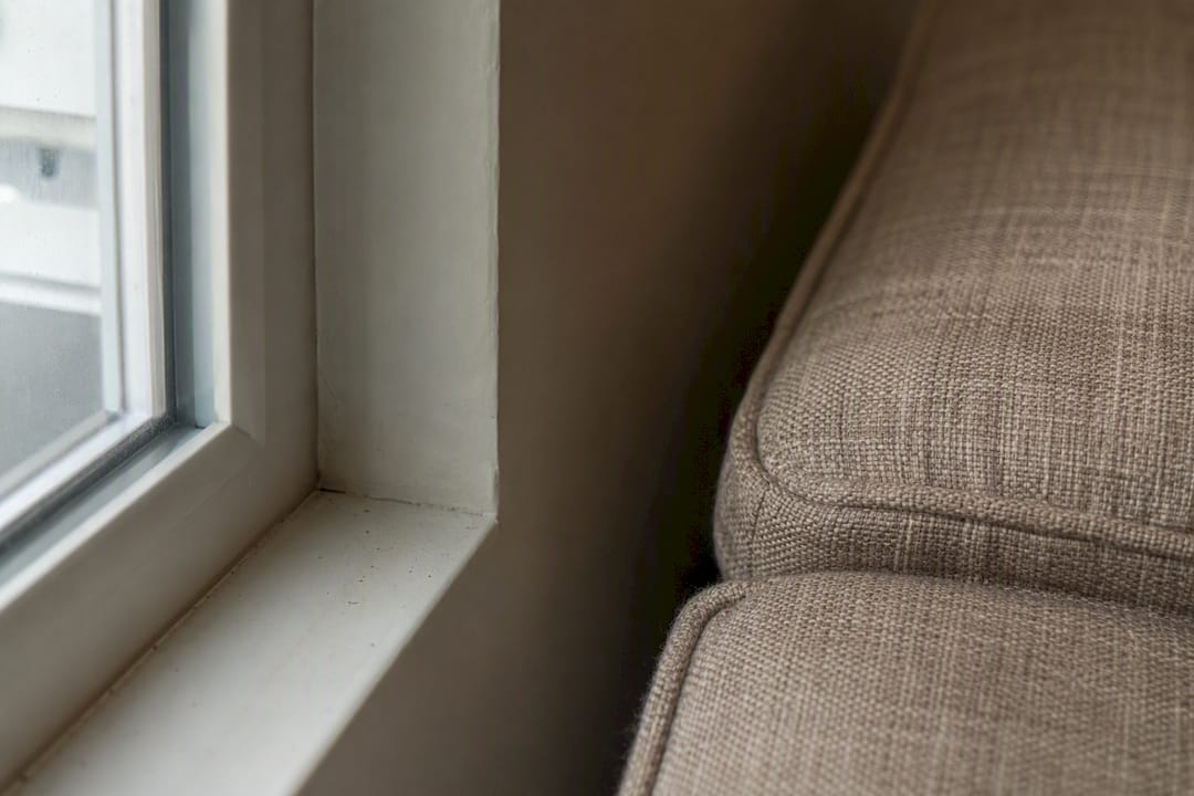 Close-up of photo corner showing softening from distortion correction
