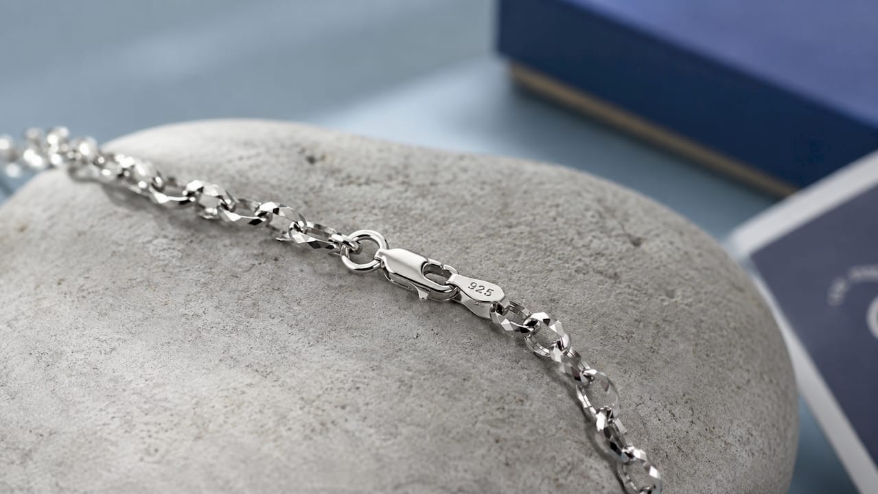 Close-up of rhodium plated silver chain links