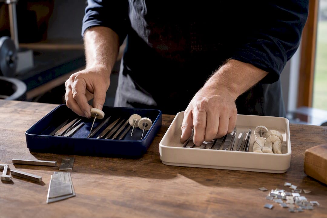 Separate polishing tools for silver alloys
