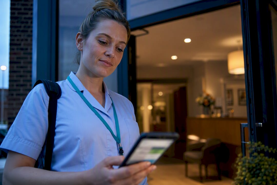 Stop payroll errors: 6 time and attendance tracking criteria for HR