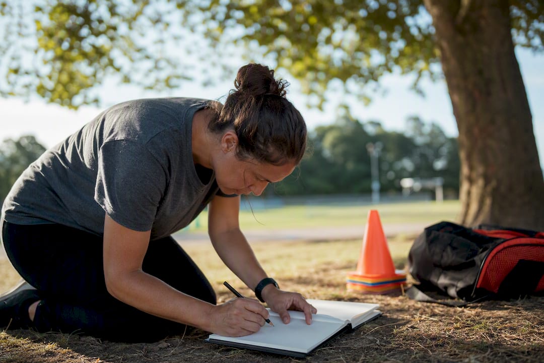 Organizer marking data retention schedule on planner
