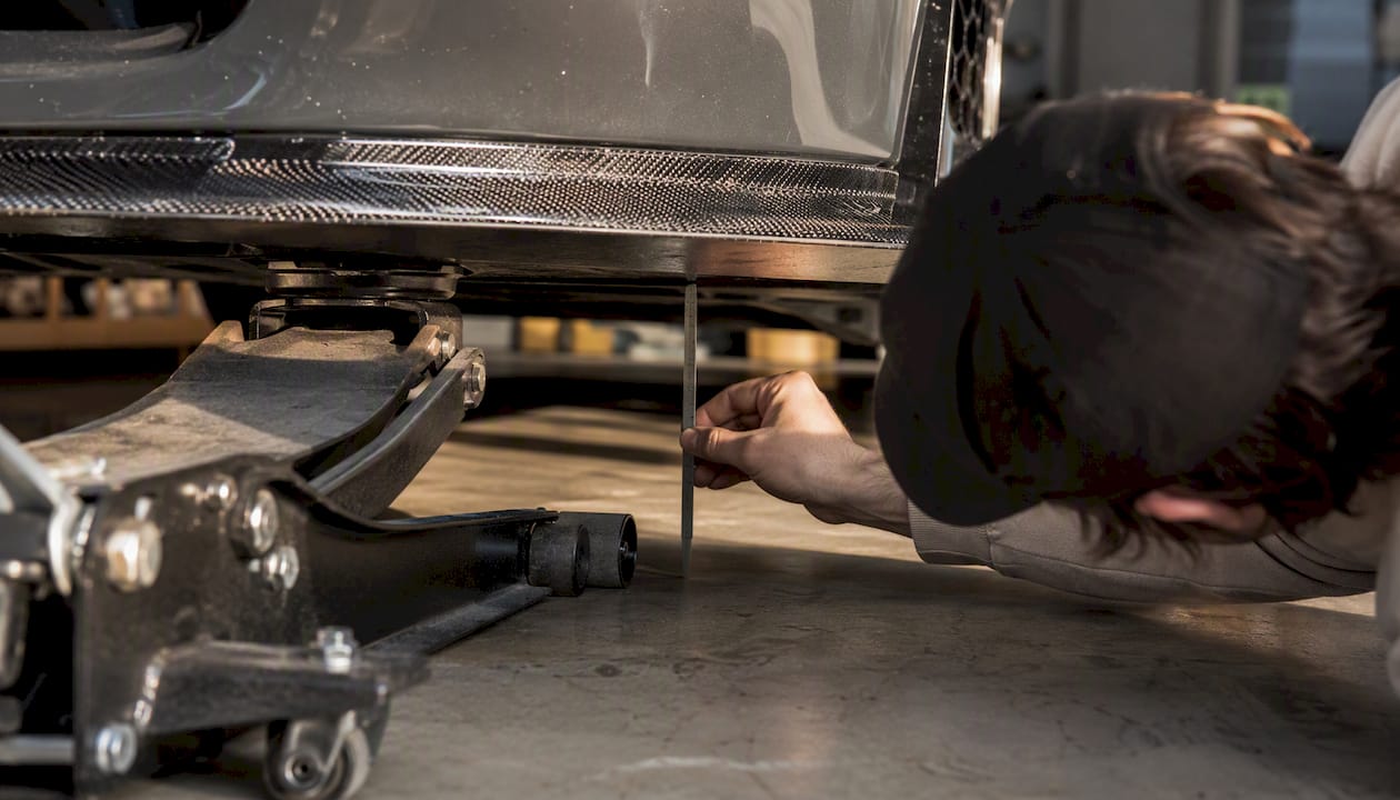 Checking splitter height with floor jack