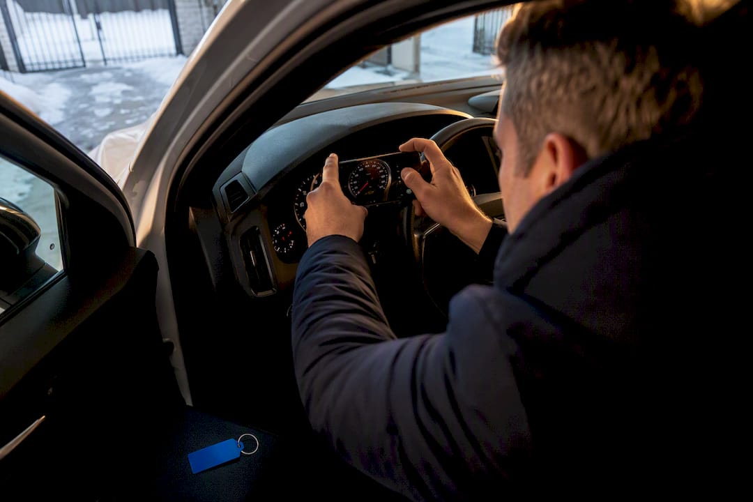 Seller photographing vehicle odometer for appraisal