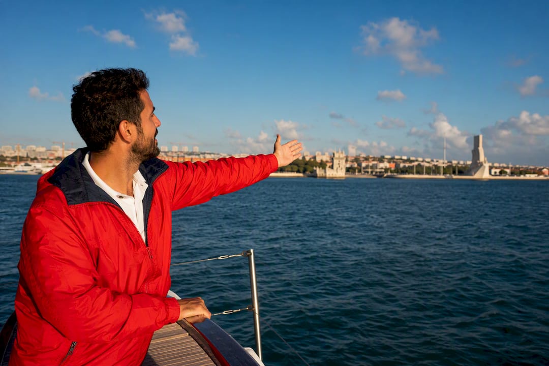 Guide showing Lisbon landmarks from the Tagus