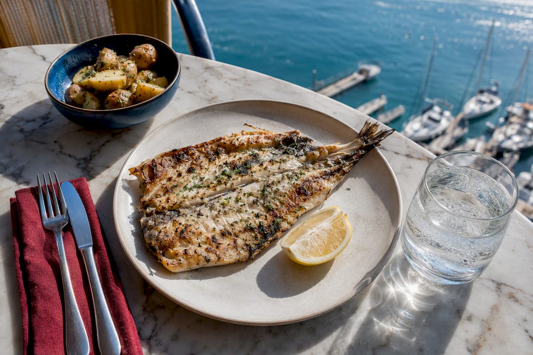 Seafood lunch beside Cascais marina