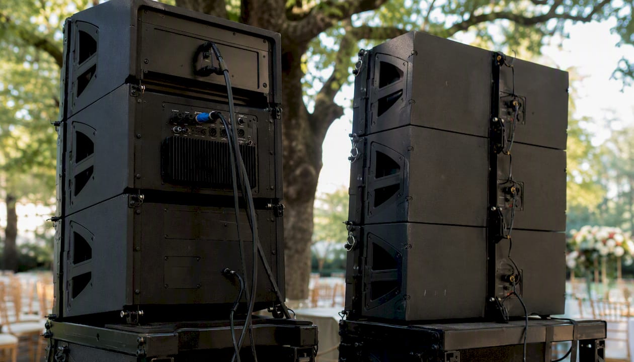 Active versus passive line array speaker cabinets