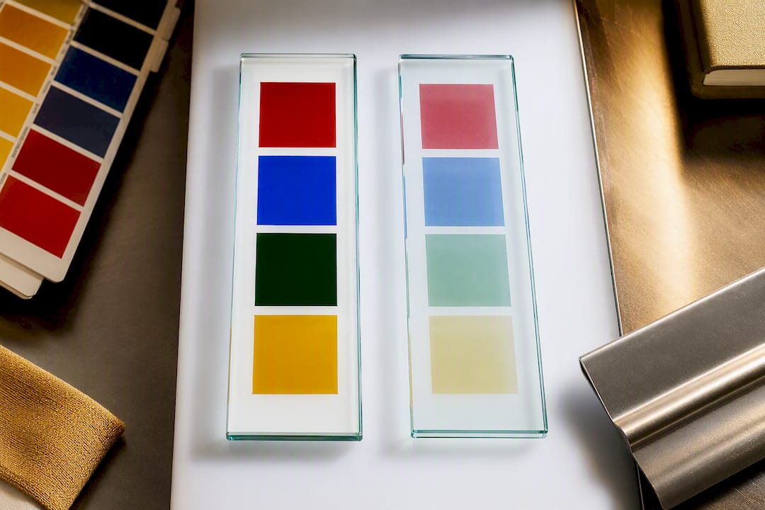 Glasproben mit und ohne Weißunterdruck