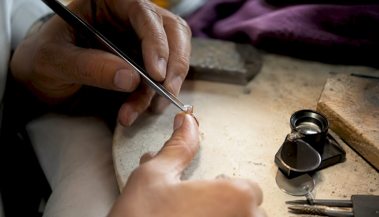 Artisan setting lab-grown moissanite gemstone