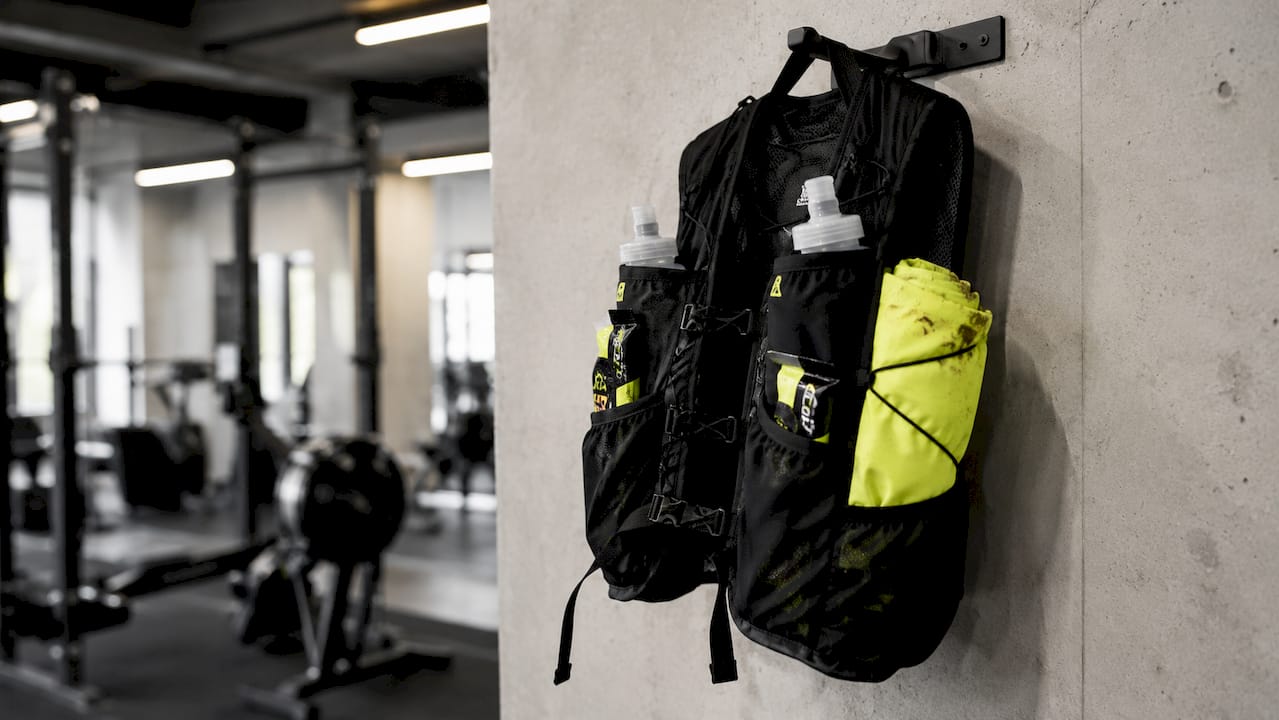 Top-down view of 5 litre hydration vest with gear