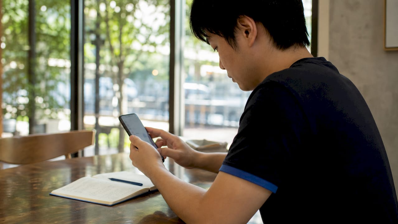 Hands setting up SettlePal on smartphone