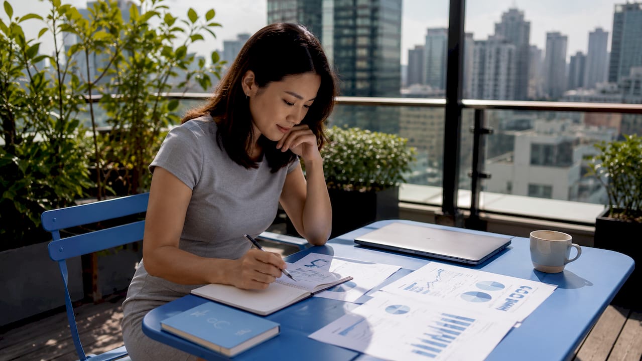 What is an employee engagement score?