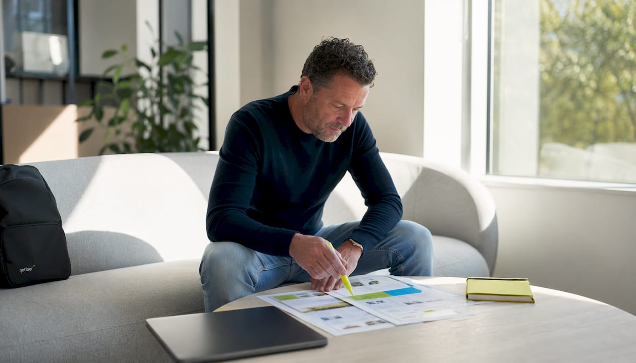 Man bekijkt en beoordeelt de SEO-indeling van een productpagina