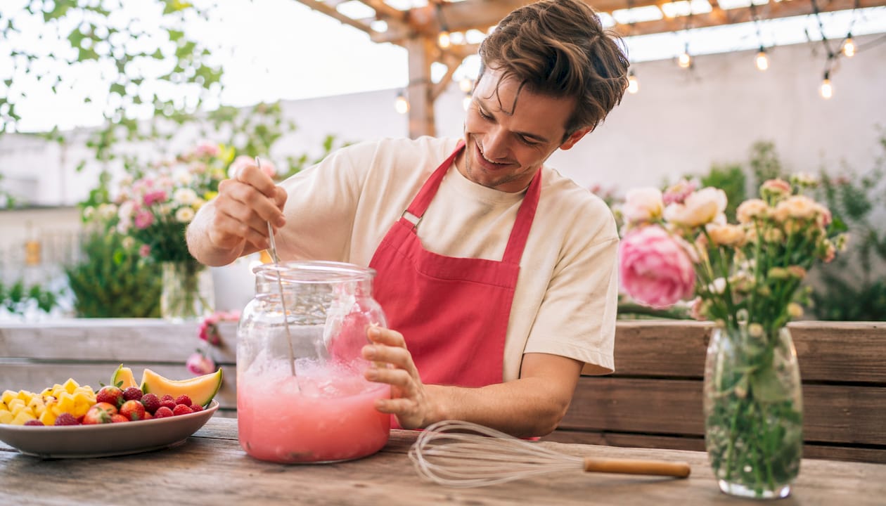 Slushdrink blandas – närbild på den färgglada isen