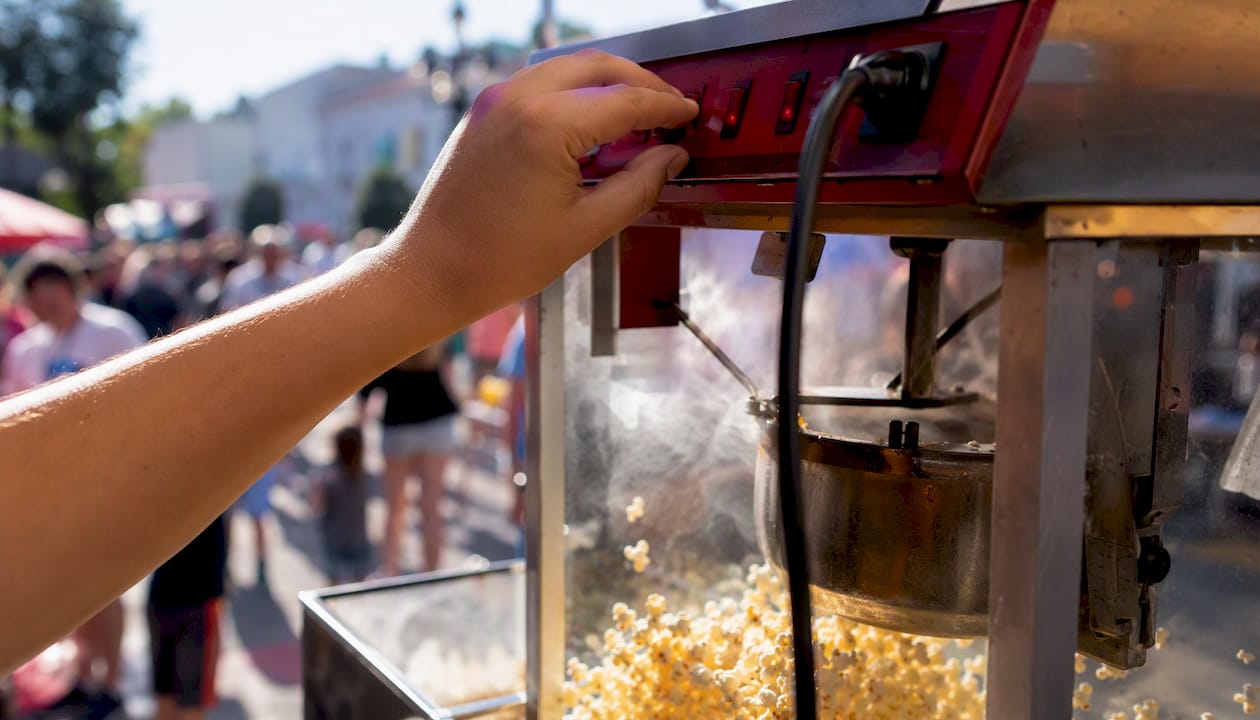 Dags att sätta igång popcornmaskinen inför eventet – nu börjar festen på riktigt!