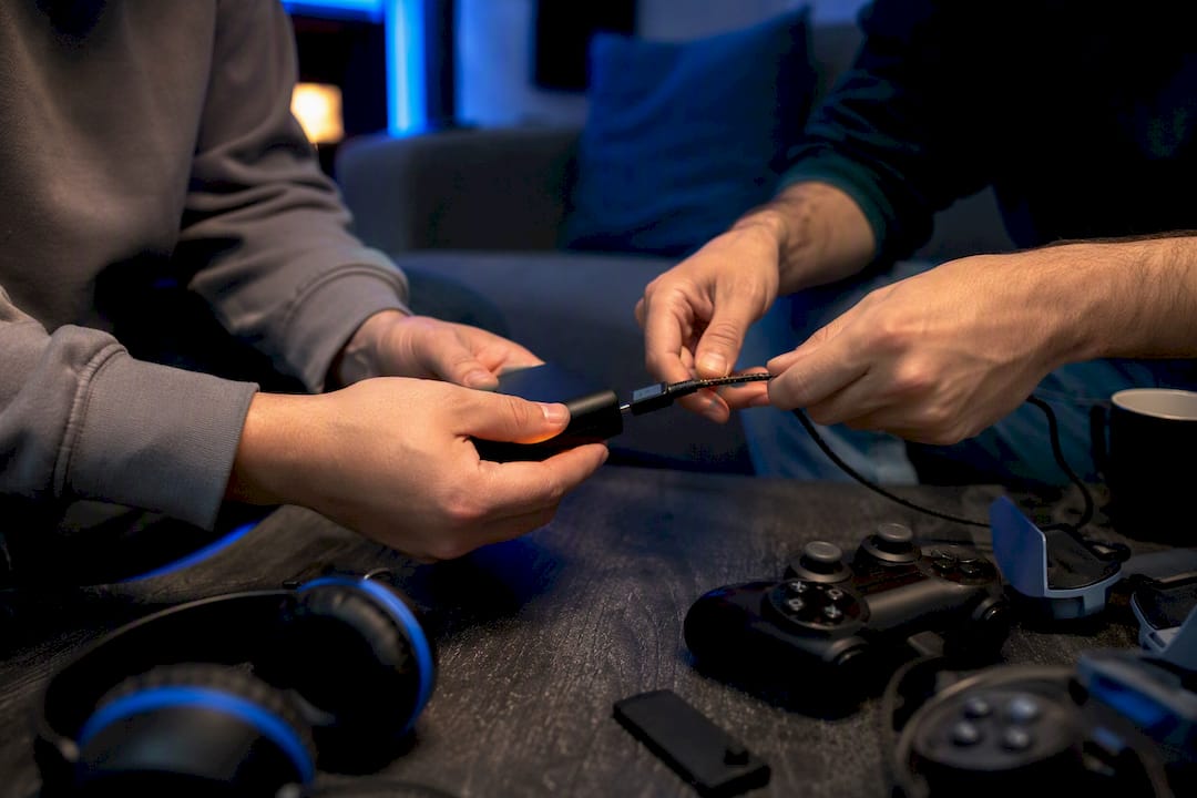 Hands linking gaming device to controller