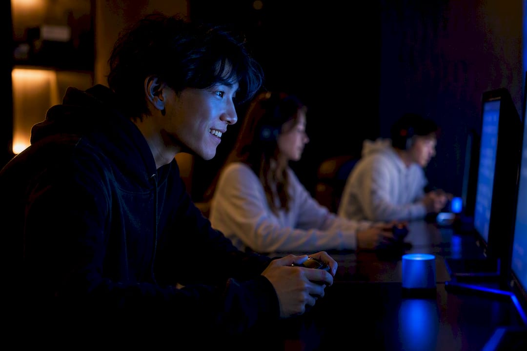 Friends voting on a cross-platform game