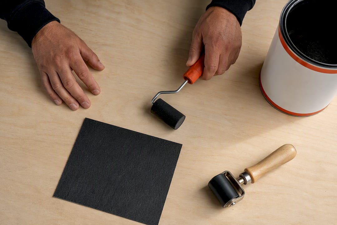 Primer en aandrukroller voor EPDM-installatie