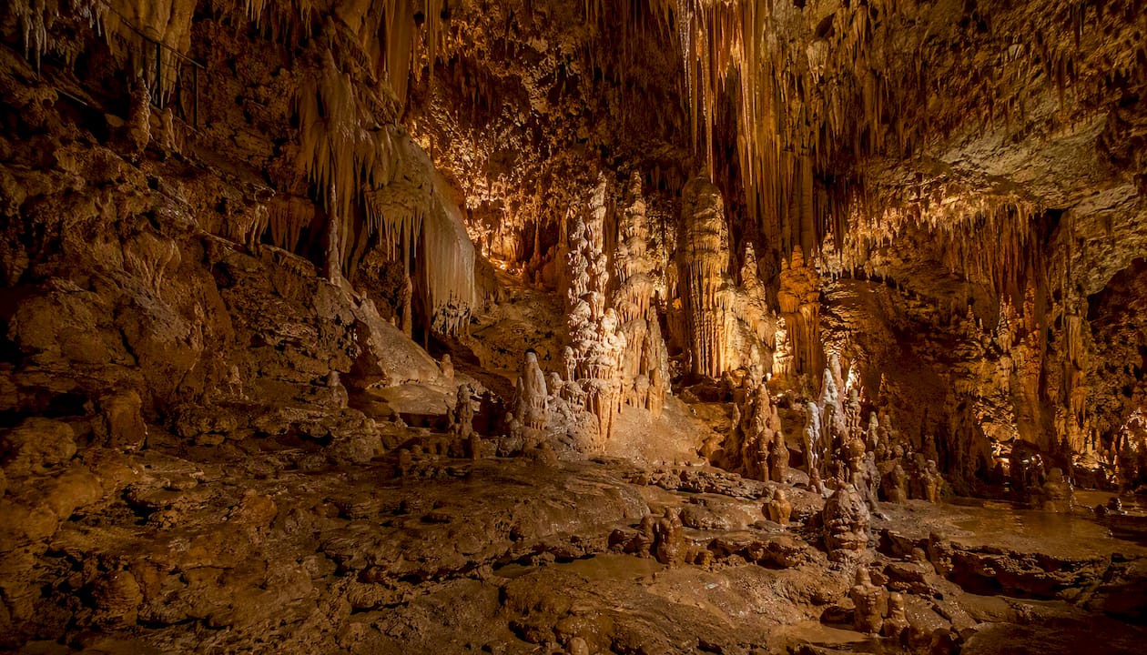 Interior of Grand Caverns with limestone formations