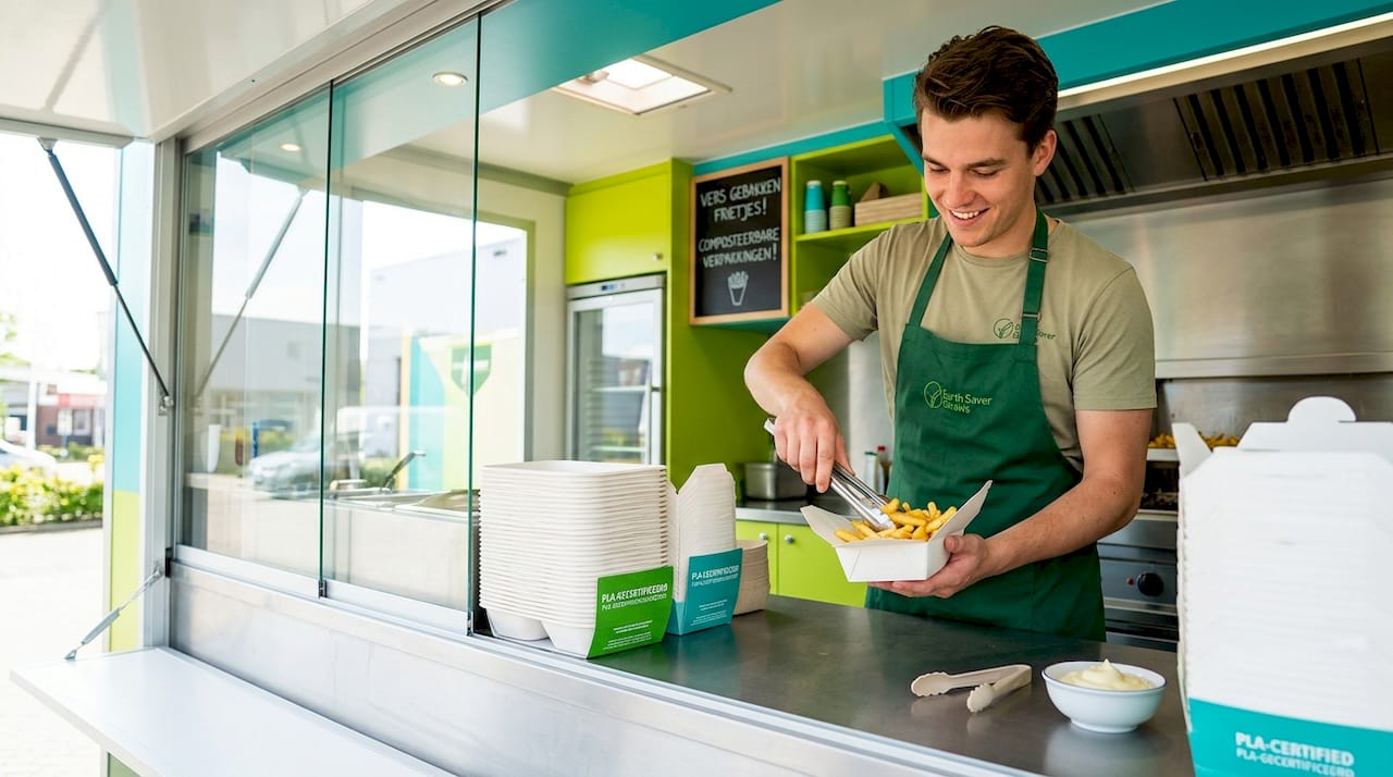Friet serveren in biologisch afbreekbare snackbakjes