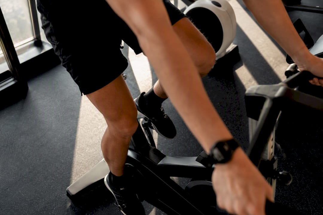 Cyclist pedaling with wearable in gym