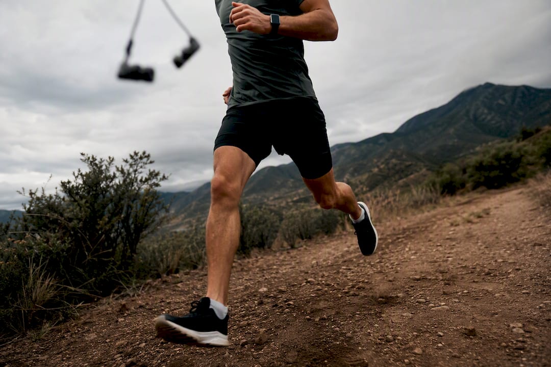 Runner pacing effort phases with synced music
