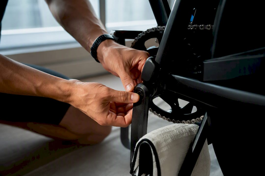 Cadence sensor attached near bicycle crank
