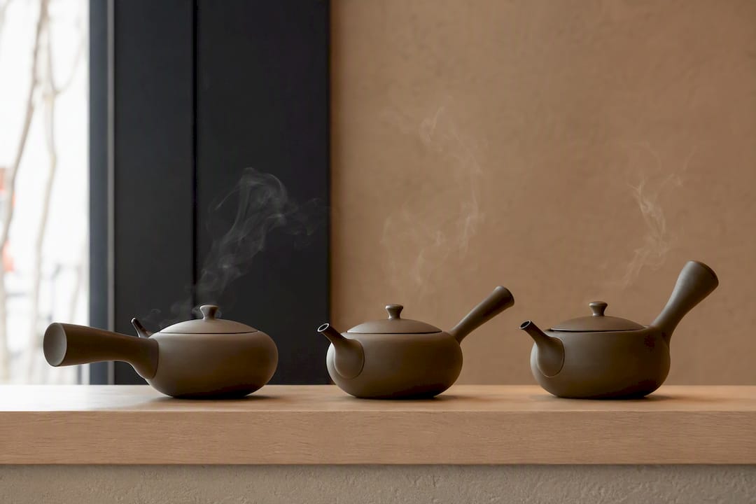 Kyusu-tekanner finnes med ulike håndtak, blant annet sidehåndtak (yokode), bakhåndtak (ushirode) og topphåndtak (uwade).