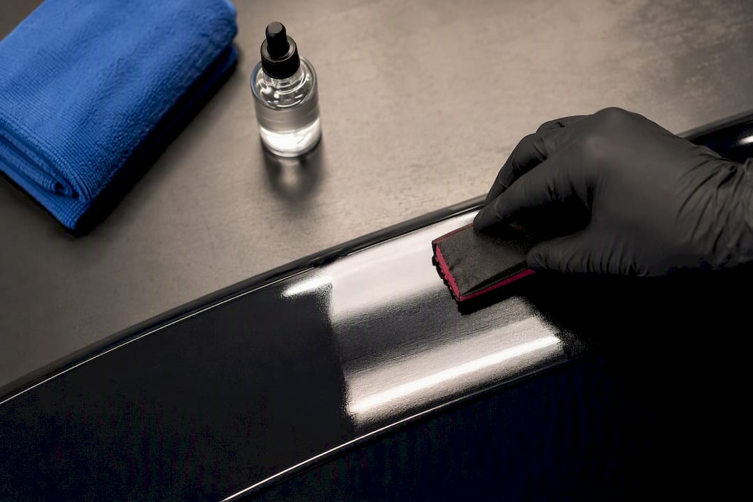 De coating wordt gelijkmatig aangebracht op de lakrand